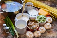 Фото приготовления рецепта: Запеканка из лапши, тунца, грибов и зелёного горошка в сливочно-сырном соусе - шаг №1