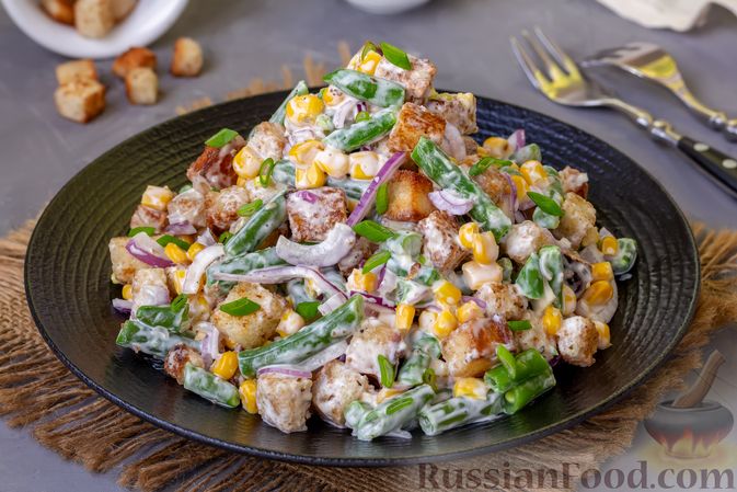 Салат из стручковой фасоли с ветчиной и кукурузой - кулинарный рецепт.