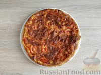 Фото приготовления рецепта: Слоёный киш с грибами, колбасой и помидорами - шаг №16