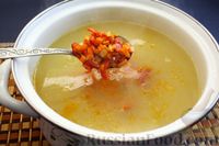 Фото приготовления рецепта: Пряный гороховый суп с курицей, овощами и мятой - шаг №13
