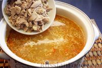 Фото приготовления рецепта: Пряный гороховый суп с курицей, овощами и мятой - шаг №21
