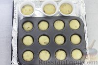 Фото приготовления рецепта: Сливочно-карамельные сдобные кексы с цукатами и изюмом - шаг №22