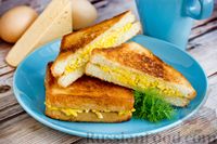 Фото к рецепту: Сэндвич с яичницей и сыром