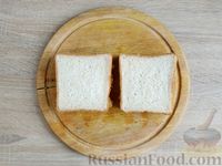 Фото приготовления рецепта: Сэндвич с яичницей и сыром - шаг №10