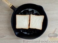 Фото приготовления рецепта: Сэндвич с яичницей и сыром - шаг №11