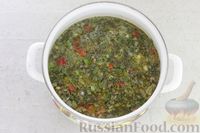 Фото приготовления рецепта: Куриный суп со щавелем, стручковой фасолью и кукурузой - шаг №10