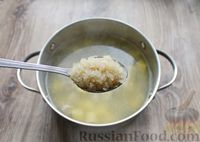 Фото приготовления рецепта: Рассольник со свининой, рисом и сметаной - шаг №5