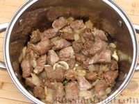 Фото приготовления рецепта: Рагу из говядины с капустой, морковью и сельдереем - шаг №6