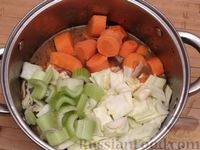 Фото приготовления рецепта: Рагу из говядины с капустой, морковью и сельдереем - шаг №11