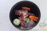 Фото приготовления рецепта: Куриный суп с пшеном, шпинатом и грибами - шаг №2