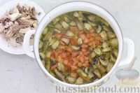 Фото приготовления рецепта: Куриный суп с пшеном, шпинатом и грибами - шаг №9