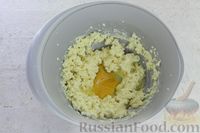 Фото приготовления рецепта: Кекс "Весенний" с сухофруктами и лимонной глазурью - шаг №8