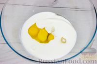 Фото приготовления рецепта: Заливной пирог с яйцом и зелёным луком - шаг №2
