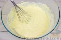 Фото приготовления рецепта: Заливной пирог с яйцом и зелёным луком - шаг №3