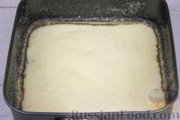 Фото приготовления рецепта: Заливной пирог с яйцом и зелёным луком - шаг №4