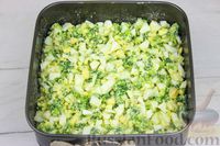 Фото приготовления рецепта: Заливной пирог с яйцом и зелёным луком - шаг №5