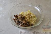 Фото приготовления рецепта: Пирог из лаваша, с мясом, капустой и грибами - шаг №14