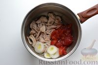 Фото приготовления рецепта: Куриный суп с молодой капустой, помидорами, сладким перцем и шпинатом - шаг №6