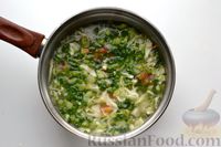 Фото приготовления рецепта: Куриный суп с молодой капустой, помидорами, сладким перцем и шпинатом - шаг №10