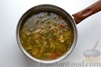 Фото приготовления рецепта: Куриный суп с молодой капустой, помидорами, сладким перцем и шпинатом - шаг №15
