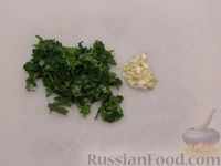 Фото приготовления рецепта: Кролик, тушенный с картофелем и оливками в вине (в духовке) - шаг №7