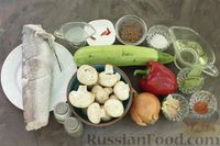 Фото приготовления рецепта: Рыбный салат с шампиньонами, болгарским перцем и маринованными кабачками - шаг №1