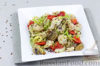 Фото приготовления рецепта: Рыбный салат с шампиньонами, болгарским перцем и маринованными кабачками - шаг №15