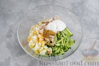 Фото приготовления рецепта: Салат с курицей, молодой капустой, огурцом и яйцами - шаг №11