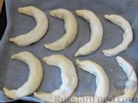 Фото приготовления рецепта: Песочное печенье "Бананы" на сметане - шаг №11