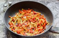 Фото приготовления рецепта: Фунчоза с овощами и мясными фрикадельками - шаг №9