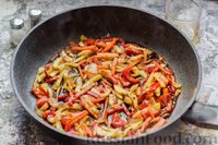 Фото приготовления рецепта: Фунчоза с овощами и мясными фрикадельками - шаг №10