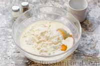 Фото приготовления рецепта: Закусочные маффины из вермишели, с ветчиной и сыром - шаг №4
