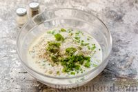 Фото приготовления рецепта: Закусочные маффины из вермишели, с ветчиной и сыром - шаг №6