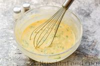 Фото приготовления рецепта: Закусочные маффины из вермишели, с ветчиной и сыром - шаг №7