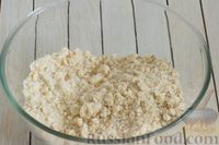 Фото приготовления рецепта: Песочные пирожные с овсяными хлопьями, шоколадом и кокосовой стружкой - шаг №3