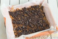 Фото приготовления рецепта: Песочные пирожные с овсяными хлопьями, шоколадом и кокосовой стружкой - шаг №5