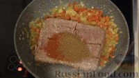 Фото приготовления рецепта: Мексиканская энчилада с куриным фаршем и фасолью - шаг №2