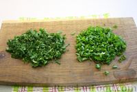 Фото приготовления рецепта: Салат из редиски, огурцов, яиц и сыра - шаг №7