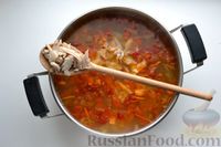 Фото приготовления рецепта: Рыбный суп с кабачками, сладким перцем и помидорами - шаг №16
