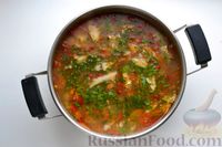 Фото приготовления рецепта: Рыбный суп с кабачками, сладким перцем и помидорами - шаг №18