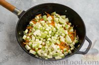 Фото приготовления рецепта: Рис с кабачками и помидорами (на сковороде) - шаг №6