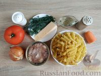 Фото приготовления рецепта: Макароны с тушёнкой, помидорами и сыром - шаг №1