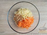 Фото приготовления рецепта: Морковно-яблочный салат с овсяными хлопьями и сметаной - шаг №6