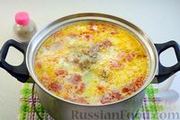 Фото приготовления рецепта: Суп с кабачками, болгарским перцем и плавленым сыром - шаг №12