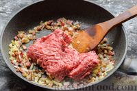 Фото приготовления рецепта: Макароны-ракушки с говяжьим фаршем и беконом, запечённые в томатном соусе - шаг №9