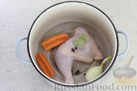 Фото приготовления рецепта: Куриный суп с "ушками" с начинкой из плавленого сыра и яйца - шаг №2