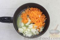 Фото приготовления рецепта: Куриный суп с "ушками" с начинкой из плавленого сыра и яйца - шаг №16