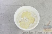 Фото приготовления рецепта: Куриный суп с "ушками" с начинкой из плавленого сыра и яйца - шаг №5