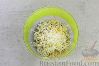 Фото приготовления рецепта: Куриный суп с "ушками" с начинкой из плавленого сыра и яйца - шаг №8