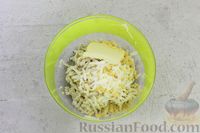 Фото приготовления рецепта: Куриный суп с "ушками" с начинкой из плавленого сыра и яйца - шаг №9